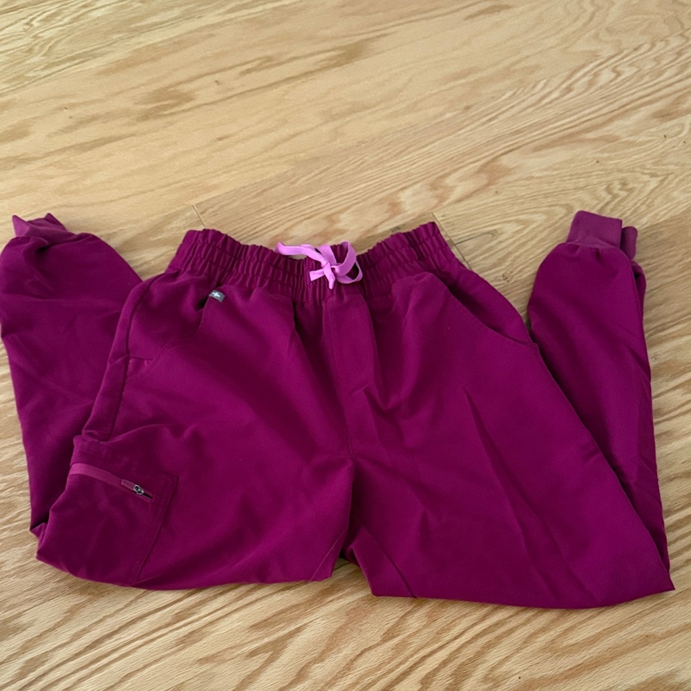 Figs Women's Scrub Pants in Magenta
